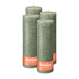 bolsius-rustik-stumpenkerze-300-100-olivgrün-4-103667210370 Vier Rustik Stumpenkerzen von Bolsius in der Farbe Olivgrün in der Größe 30x10cm.