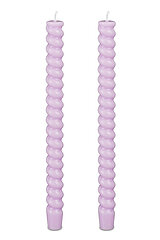 2 Tafelkerzen Twist von Edelman in der Größe 28x2,4cm in der Farbe lila.