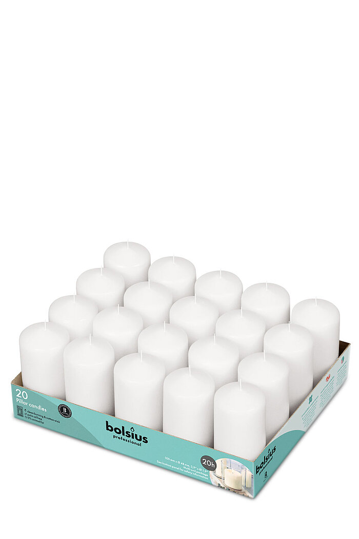 20 Stumpenkerzen von Bolsius Professional in der Größe 10x4,8cm in der Farbe weiß.