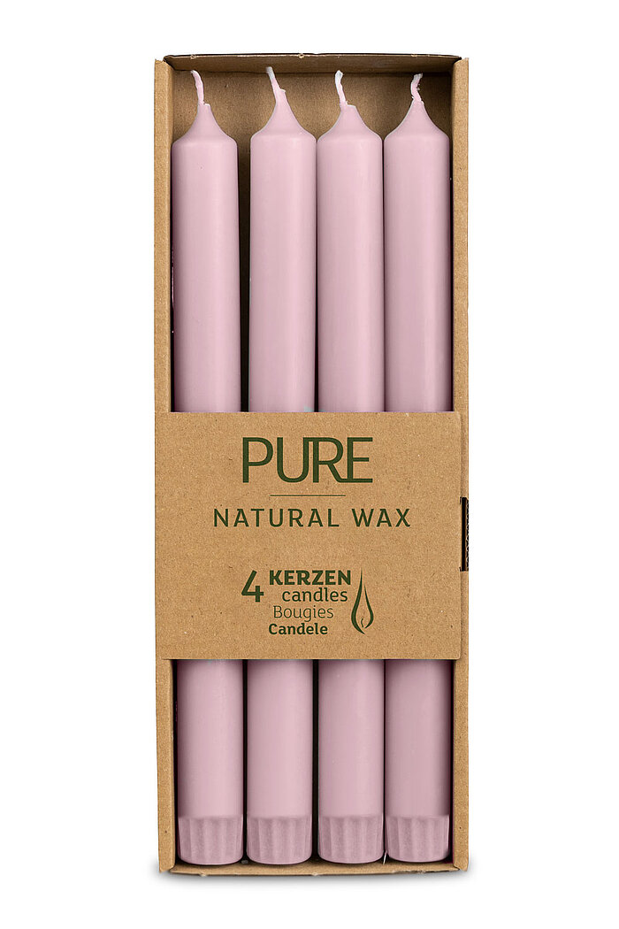 Vier Stabkerzen Pure Natural Wax von Richard Wenzel in der Größe 25x2,3cm in der Farbe Antikrosa.