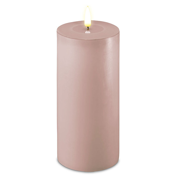 Eine LED Stumpenkerze von Deluxe Homeart in der Farbe Rose und in der Größe 20x10cm.