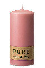 Eine Stumpenkerze Pure von Richard Wenzel in der Größe 13x6cm in der Farbe antikrosa.