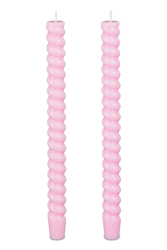 24 Tafelkerzen Twist von Edelman in der Größe 28x2,4cm in der Farbe rosa.