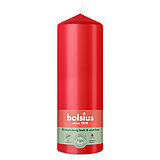 Eine Stumpenkerze von Bolsius mit den Maßen 200/68mm (H/DM) in der Farbe "Zartes Rot".