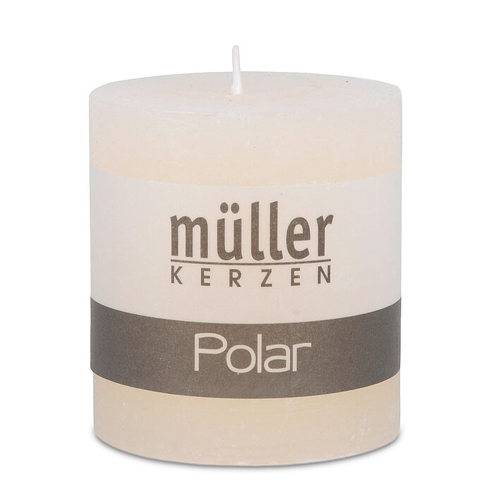 Eine Polar Stumpenkerze von Müller Kerzenfabrik in der Größe 7,5x6,8cm mit Vanilleduft.