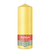 Eine Stumpenkerze von Bolsius mit den Maßen 200/68mm (H/DM) in der Farbe "Sonnengelb".