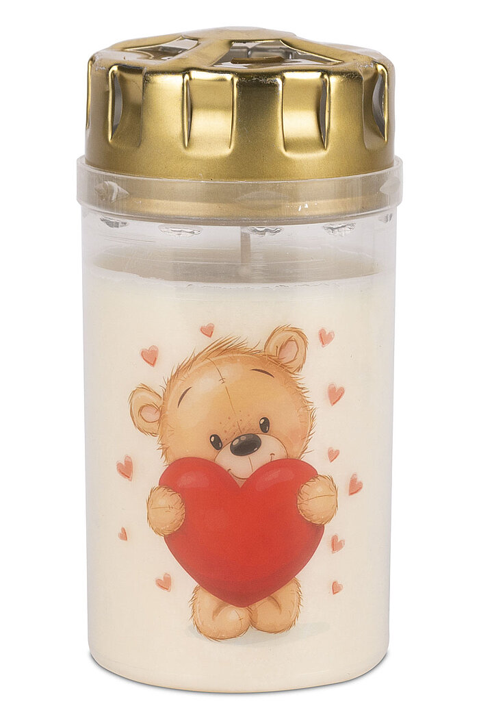 Weiße Grabkerze mit Motiv, ein Teddybär, der ein großes Herz in den Pfoten hält. Das Grablicht hat einen goldenen Blechdeckel.