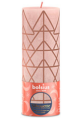 Eine Rustik Silhouette Stumpenkerze von Bolsius in der Farbe Nebliges Rosa in der Größe 19x6,8cm.