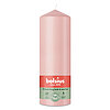 Eine Stumpenkerze von Bolsius mit den Maßen 200/68mm (H/DM) in der Farbe "Nebliges Rosa".