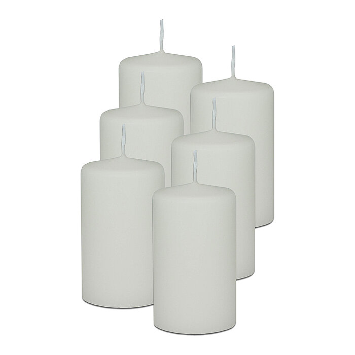 6 Stumpenkerzen von Decolite in der Größe 10x6cm in der Farbe wollweiß.