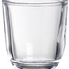Ein klarer, leerer Glasbecher mit dickem Boden und minimalistisch gestaltetem Design. Das Glas hat einen leicht taillierten Körper und eine glatte Oberfläche.