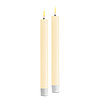 Zwei LED Stabkerzen von Deluxe Homeart in der Farbe Creme und in der Größe 24x2,2cm.