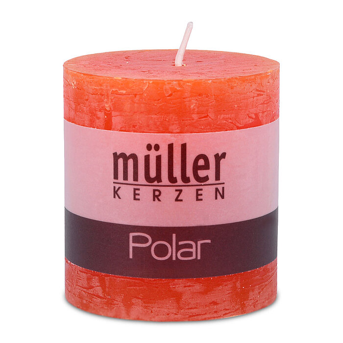 Eine Polar Stumpenkerze von Müller Kerzenfabrik in der Größe 7,5x6,8cm mit dem Geruch Mandarin.
